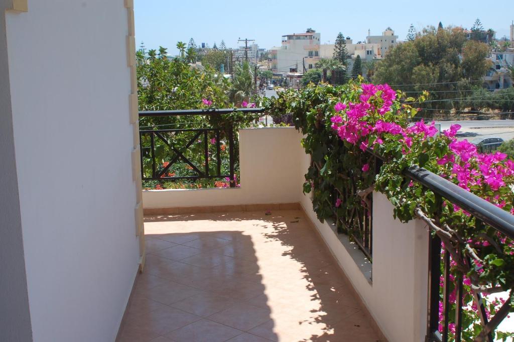 Uncle George Holiday Apts By Estia Amoudara (Heraklion)